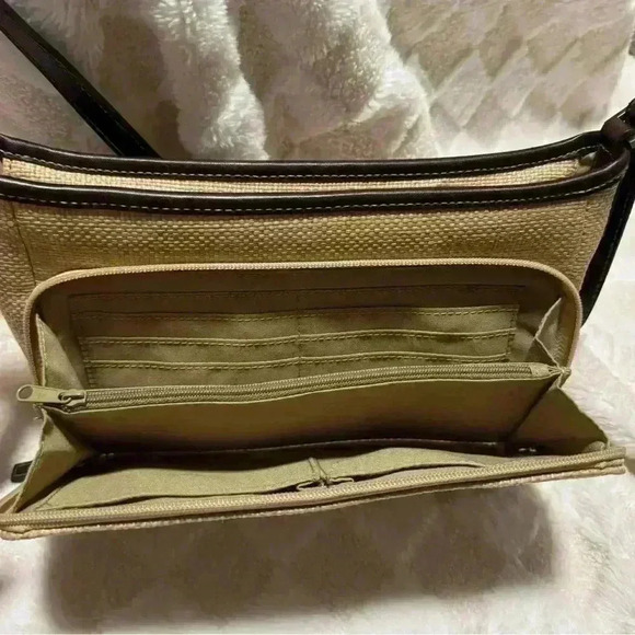First issue Liz Claiborne purse - Picture 9 of 12
